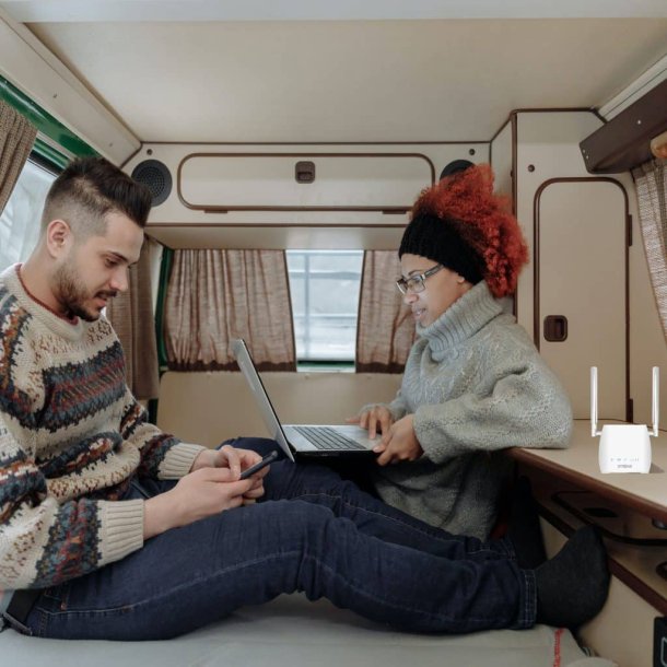 Strong 4GROUTER300M 4G LTE router Mini